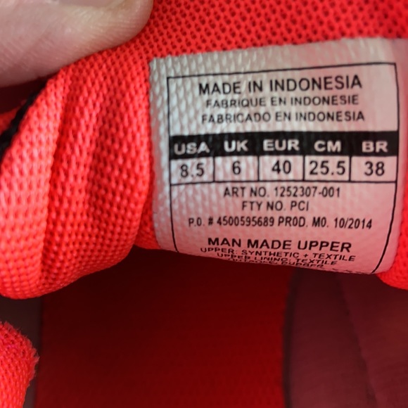 Under Armour woman’s athletic shoes 8.5 - Picture 5 of 6